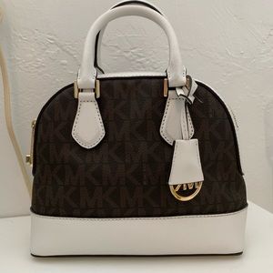 MICHAEL KORS rounded top white/logo mini purse